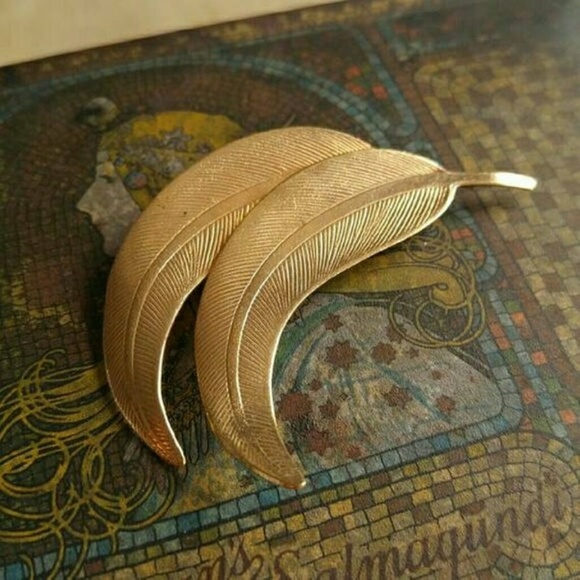 Relisted- Vintage Miriam Haskell leaf brooch pin signed gold - Picture 2 of 4